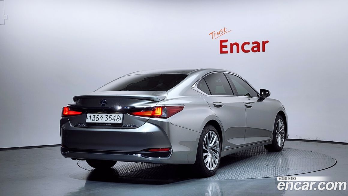 Lexus ES 2021