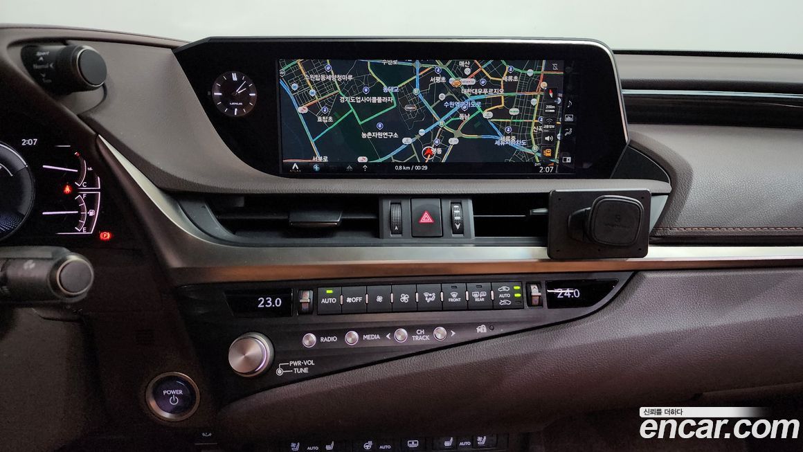 Lexus ES 2021