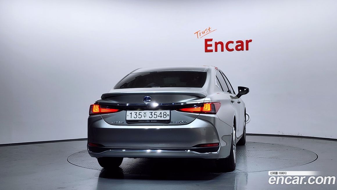 Lexus ES 2021