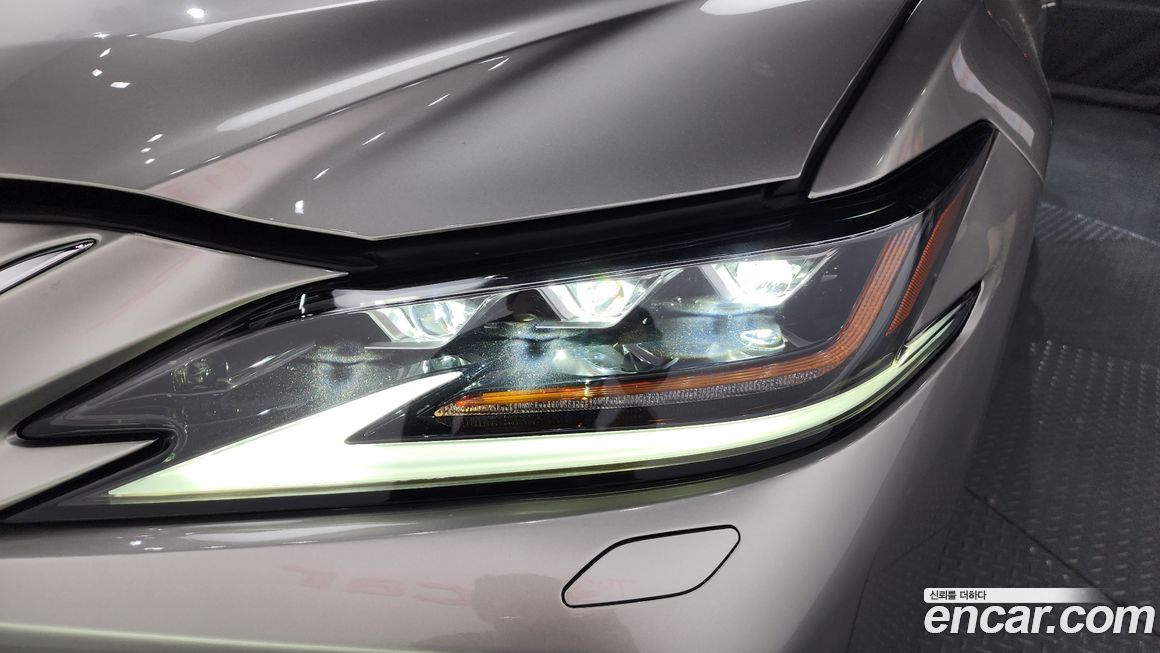 Lexus ES 2021