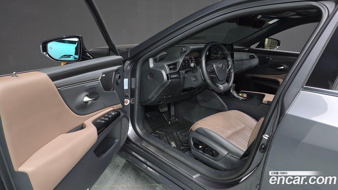 Lexus ES 2025