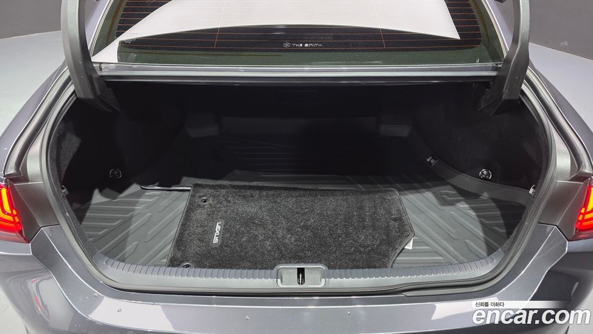 Lexus ES 2025