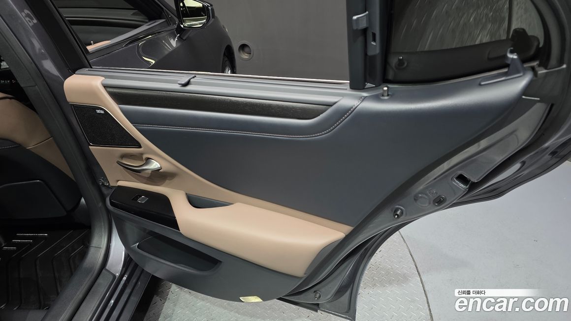 Lexus ES 2025