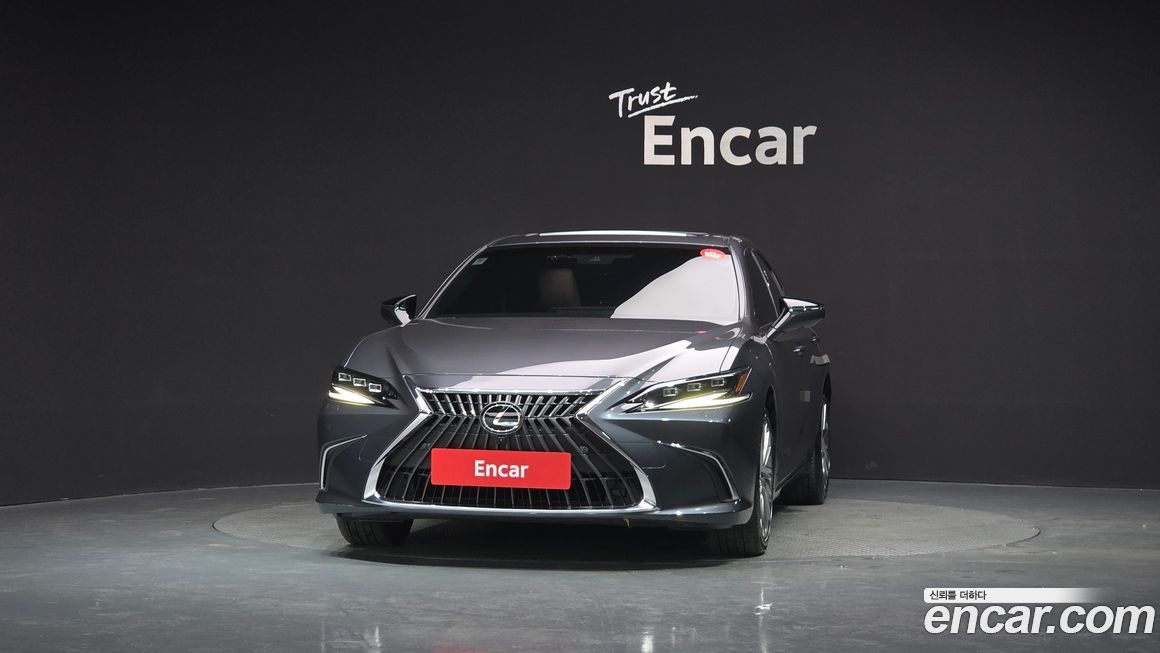Lexus ES 2025