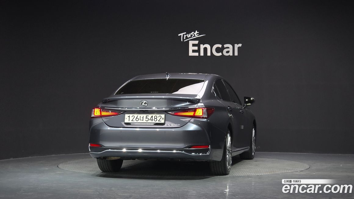 Lexus ES 2025