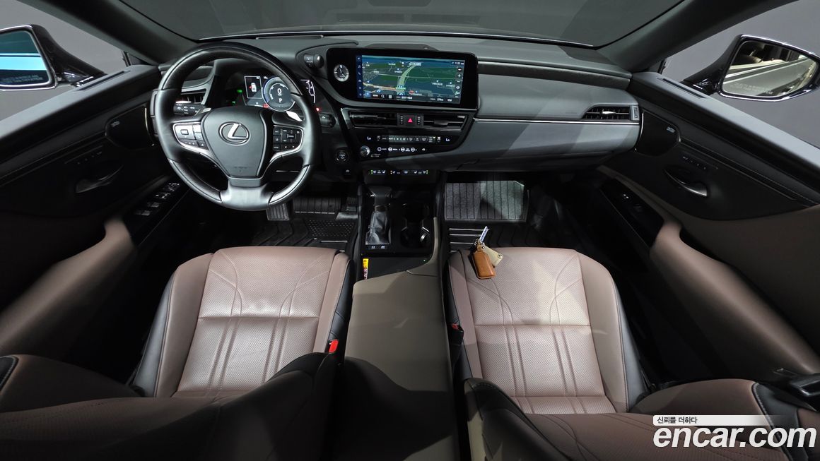 Lexus ES 2025