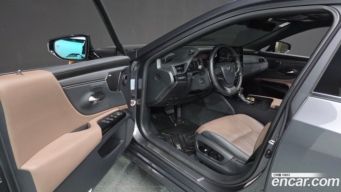 Lexus ES 2025