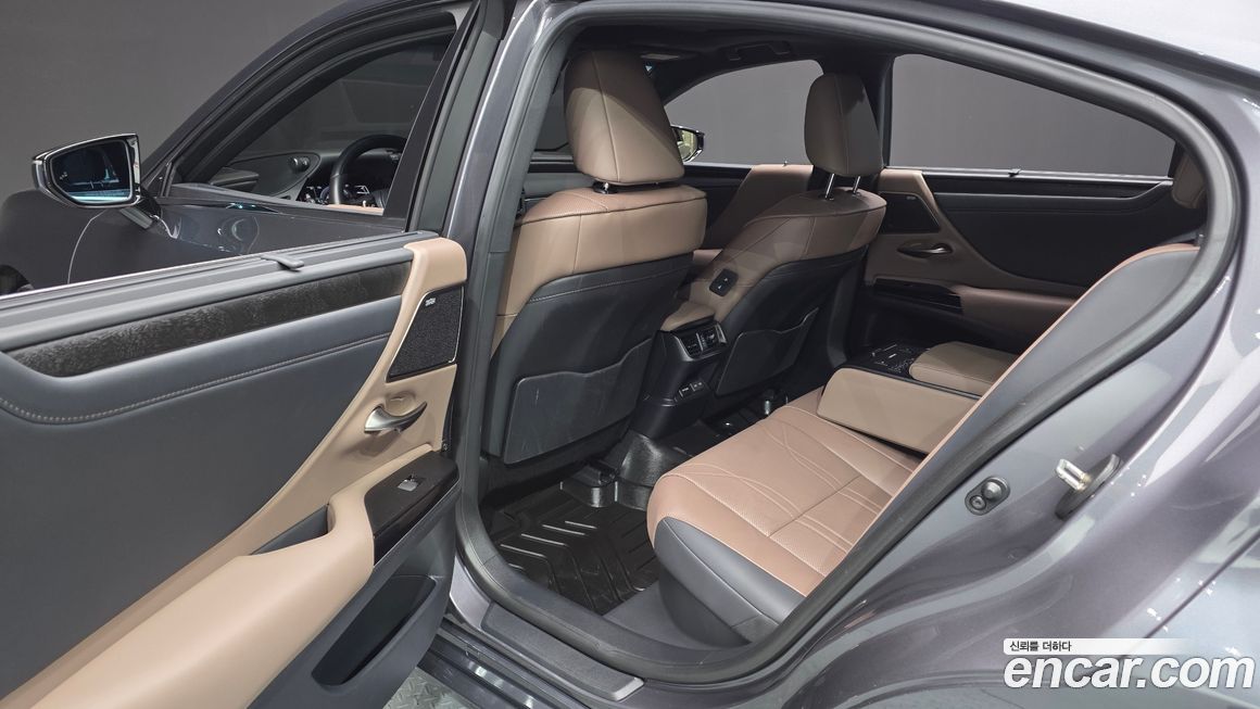 Lexus ES 2025