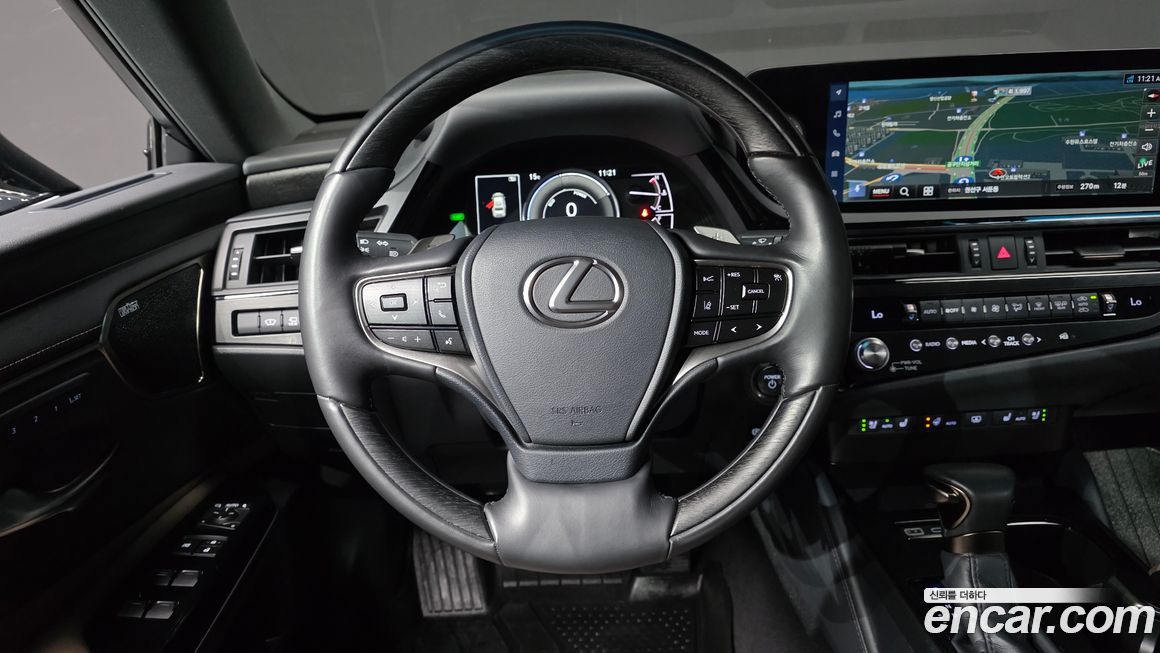 Lexus ES 2025