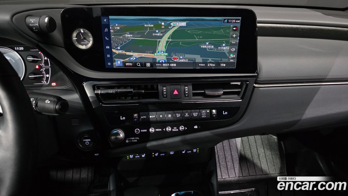 Lexus ES 2025