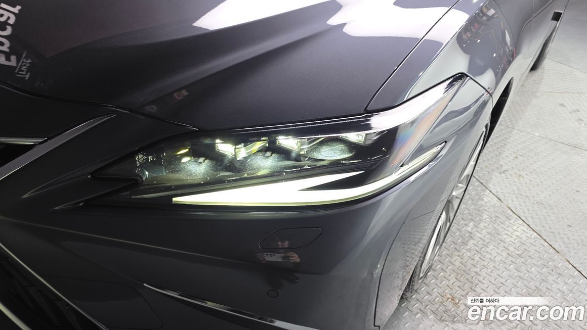 Lexus ES 2025