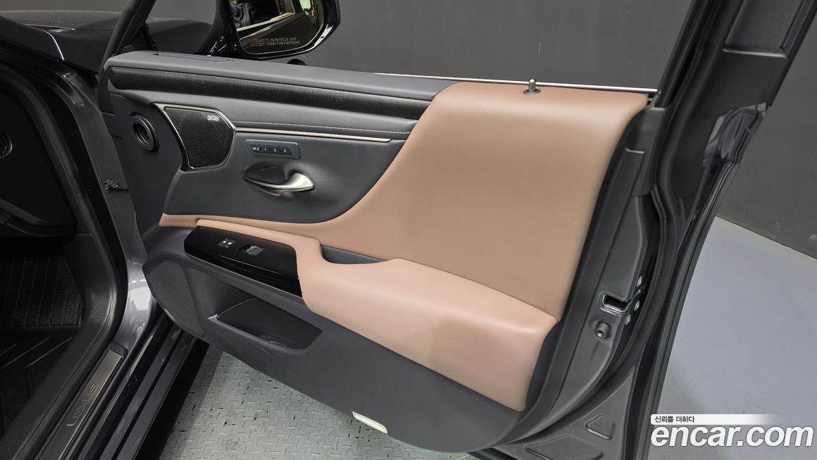Lexus ES 2025