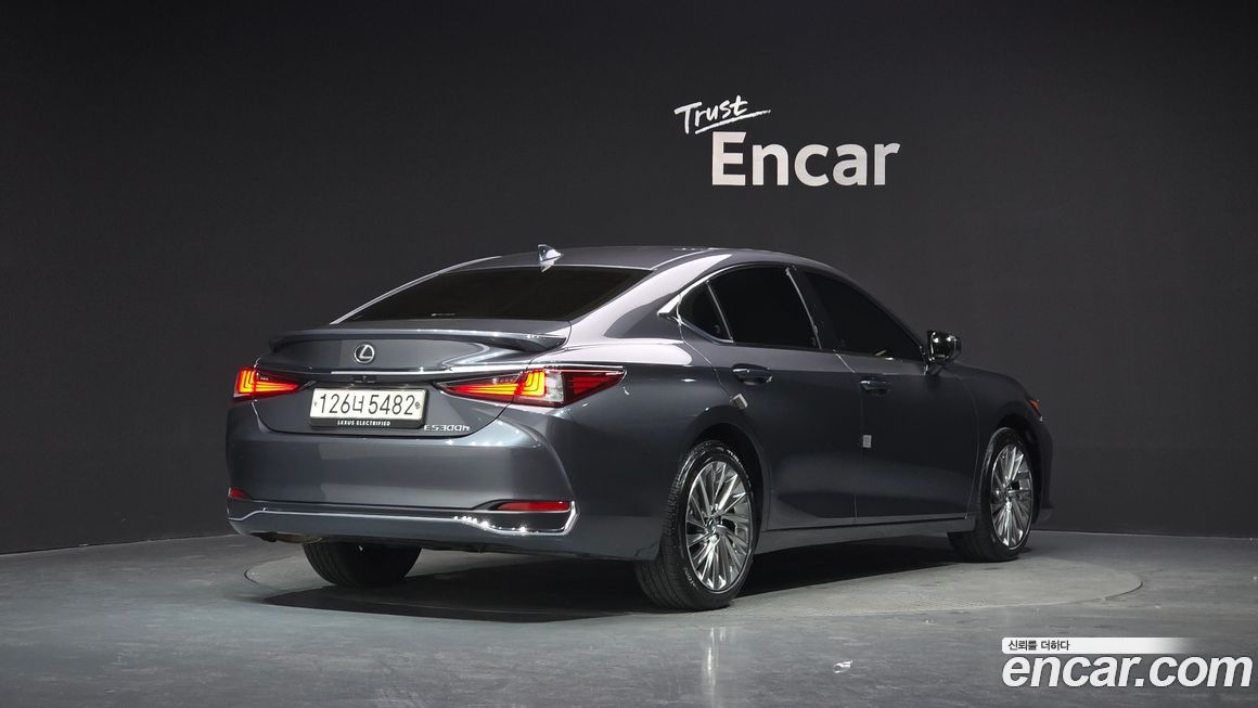 Lexus ES 2025
