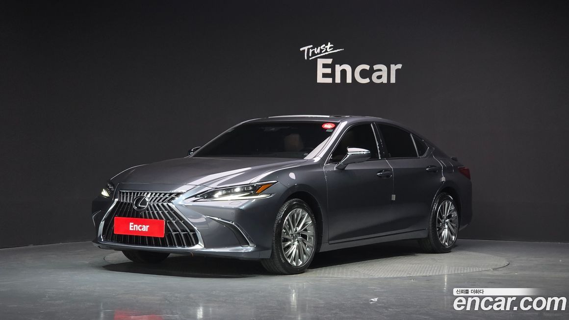 Lexus ES 2025