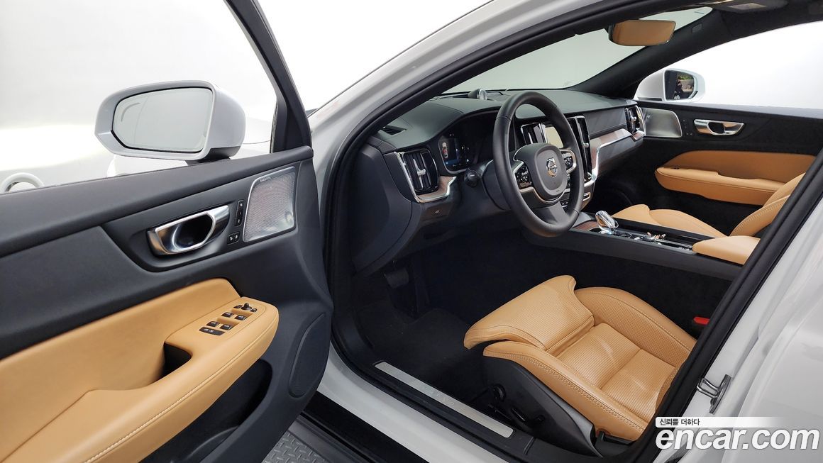 Volvo V60 2025