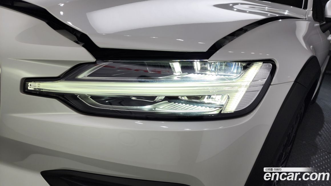 Volvo V60 2025