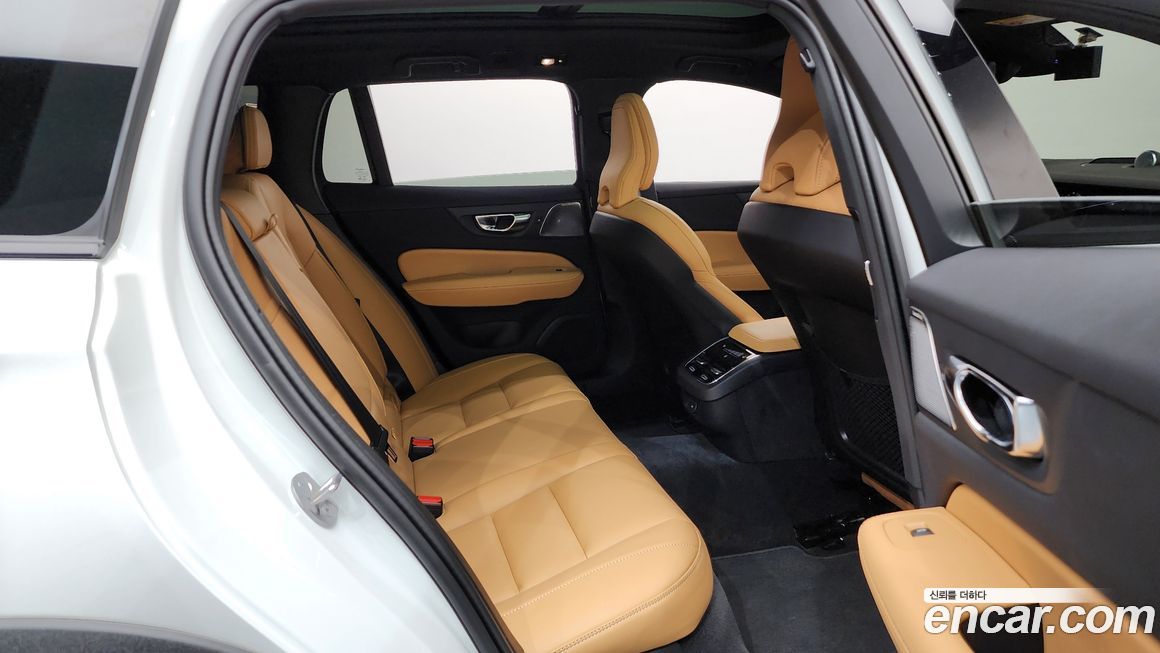 Volvo V60 2025
