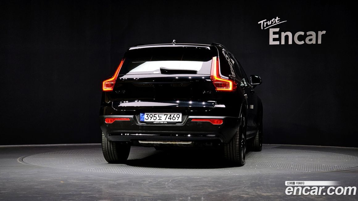 Volvo XC40 2025