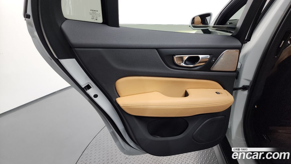 Volvo V60 2025
