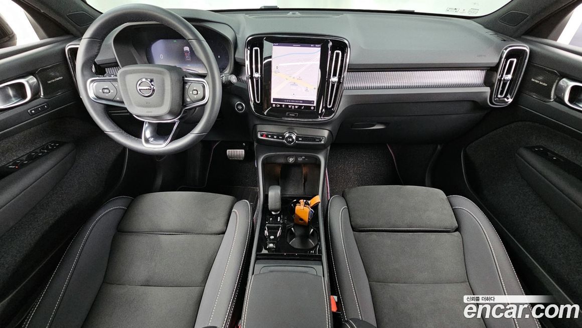 Volvo XC40 2025
