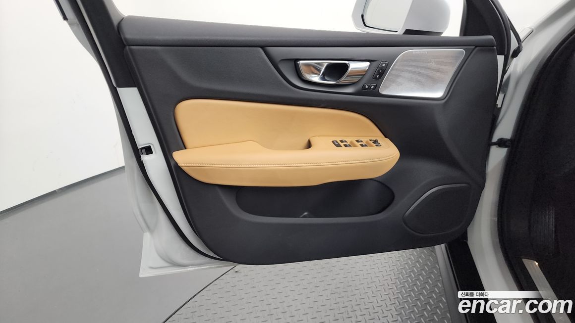 Volvo V60 2025