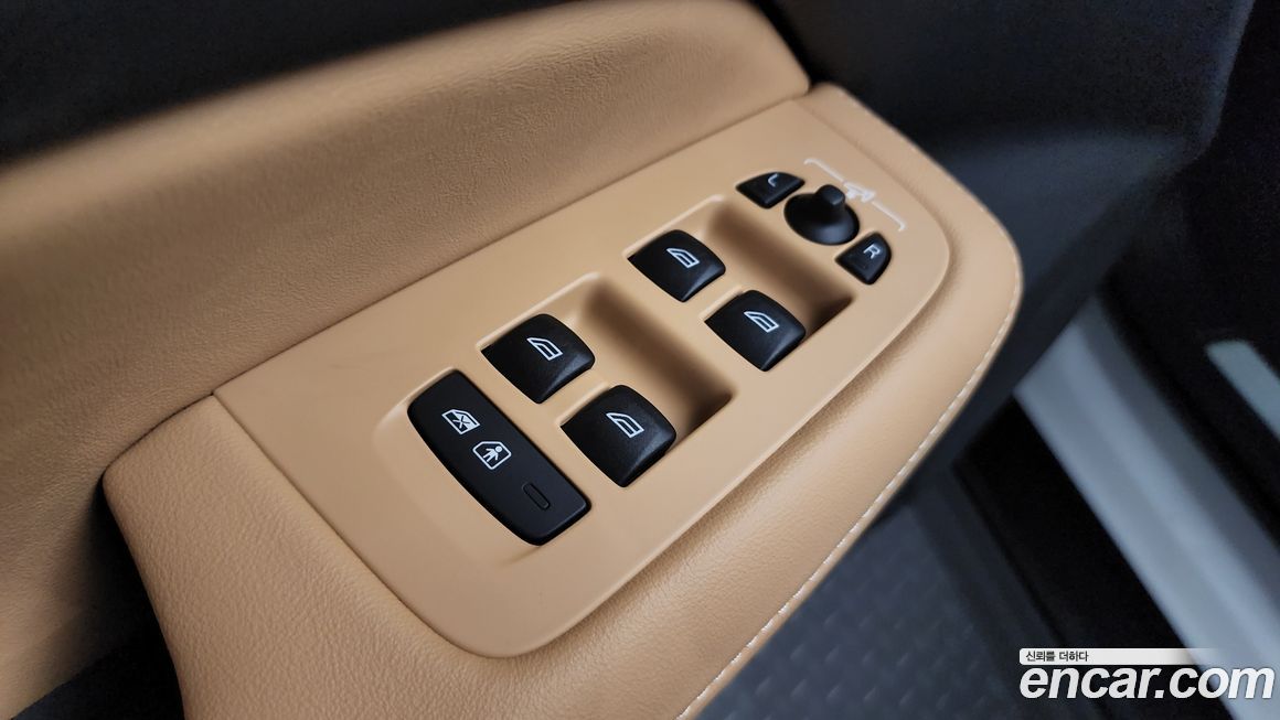 Volvo V60 2025