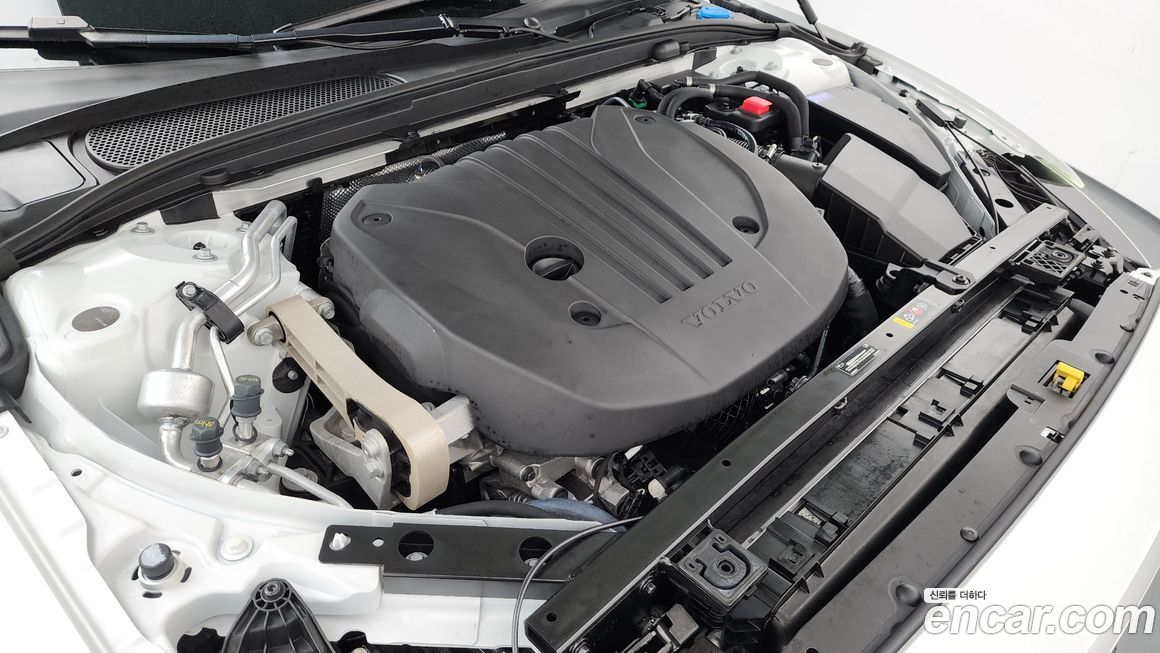 Volvo V60 2025