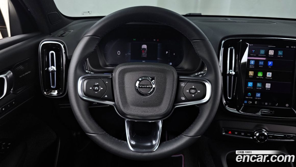 Volvo XC40 2025