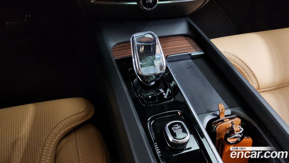 Volvo V60 2025