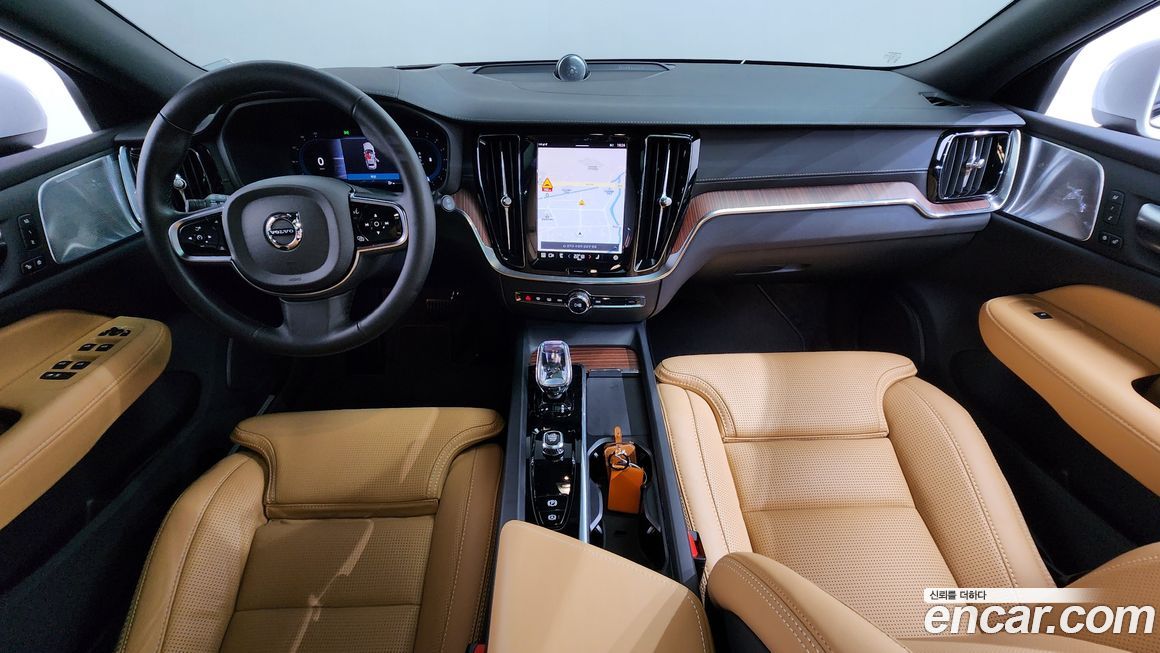Volvo V60 2025