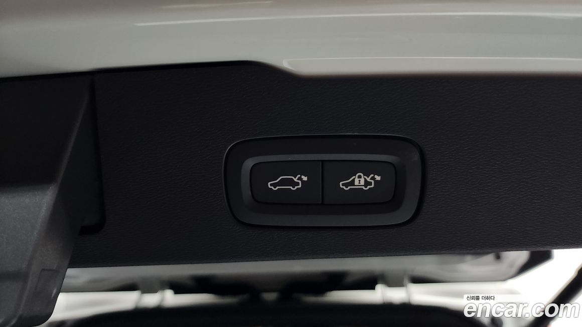 Volvo V60 2025