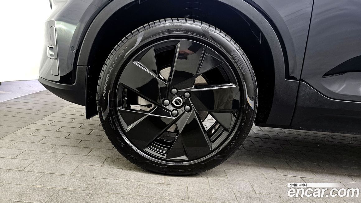 Volvo XC40 2025