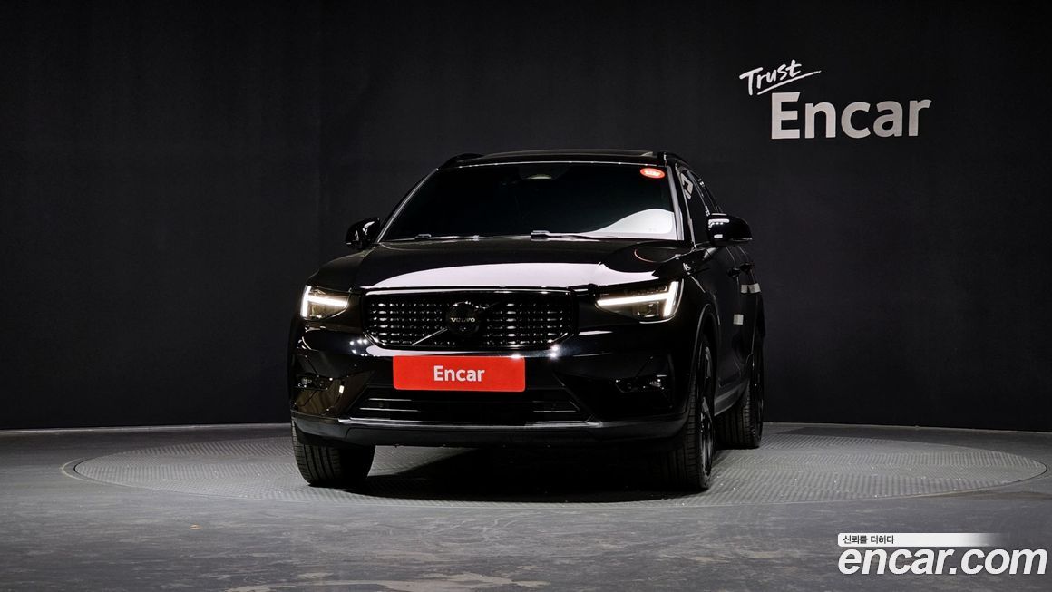 Volvo XC40 2025