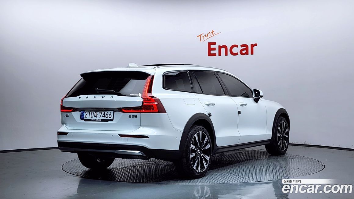 Volvo V60 2025