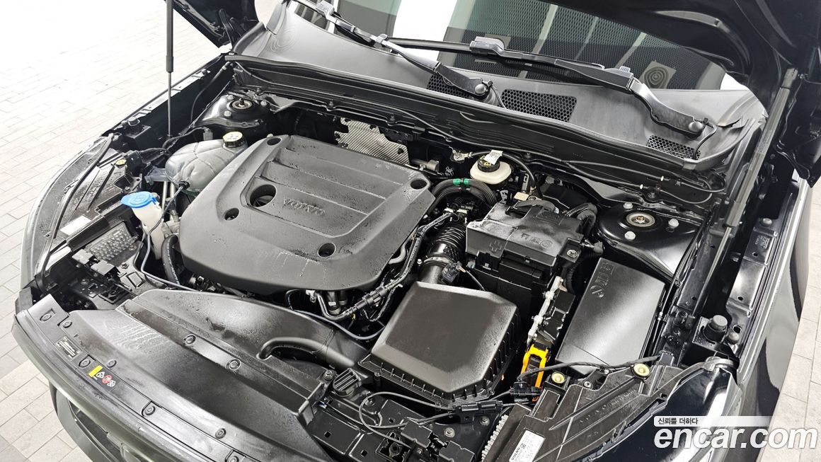 Volvo XC40 2025