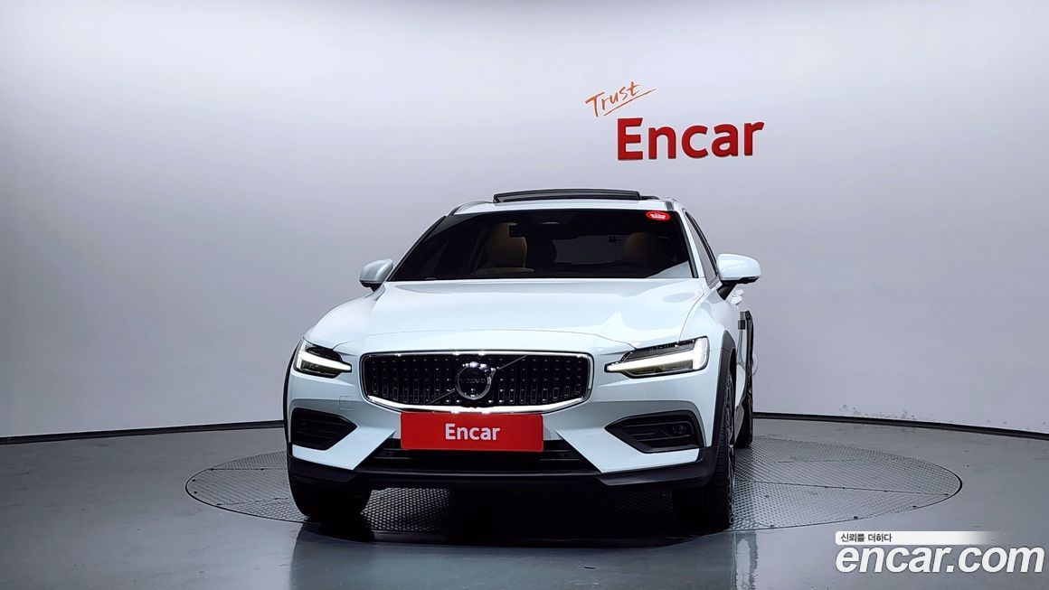 Volvo V60 2025