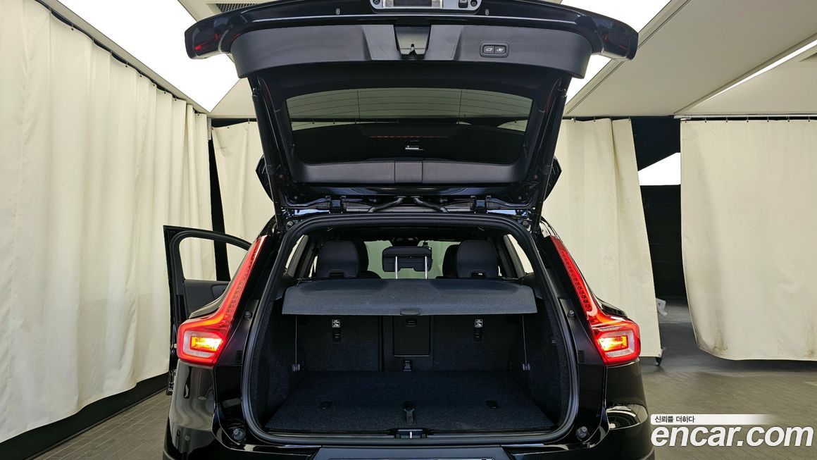 Volvo XC40 2025