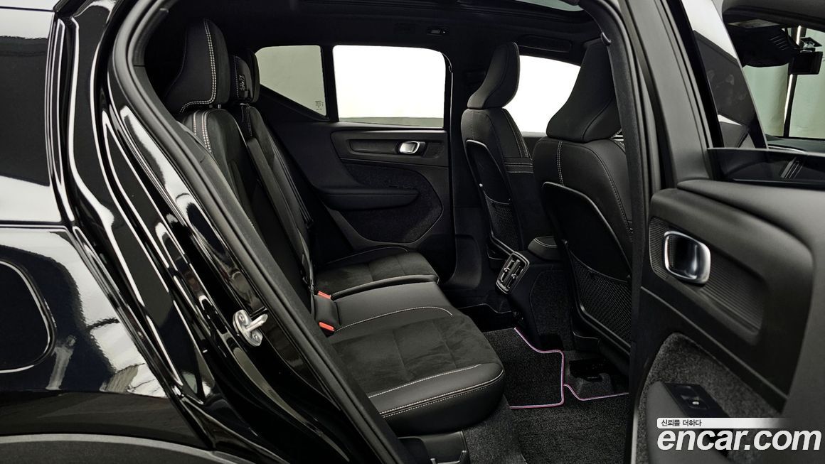 Volvo XC40 2025