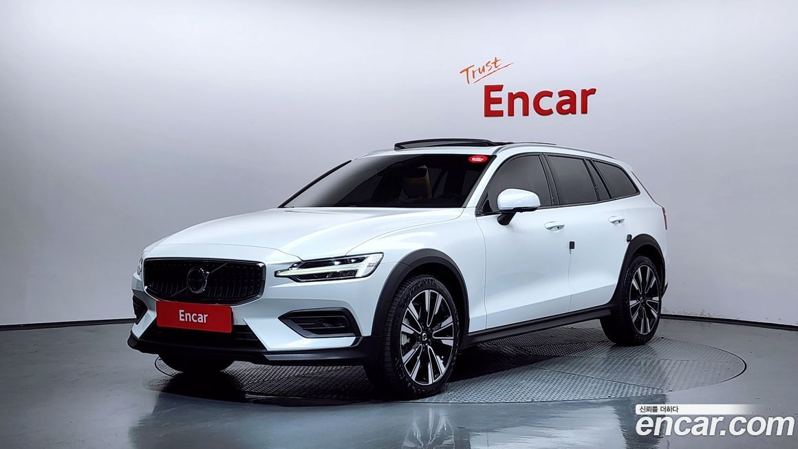 Volvo V60 2025