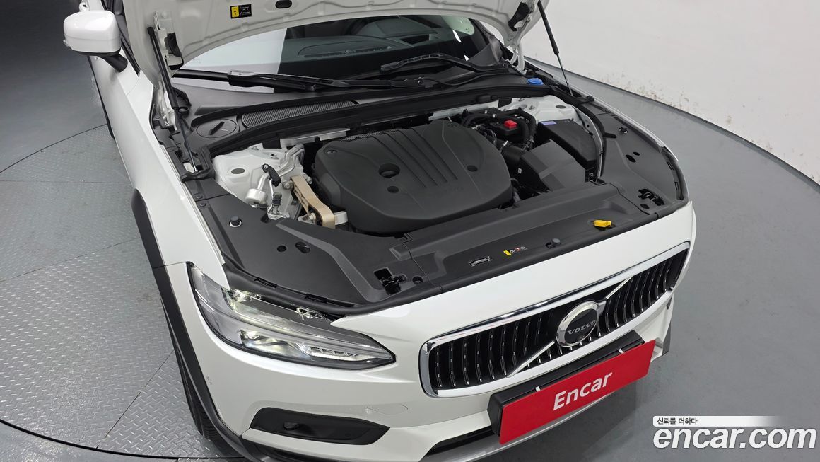 Volvo V90 2025