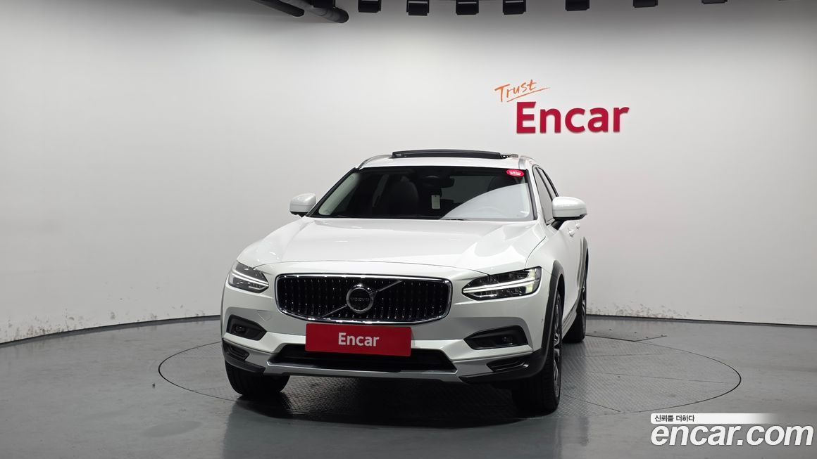 Volvo V90 2025