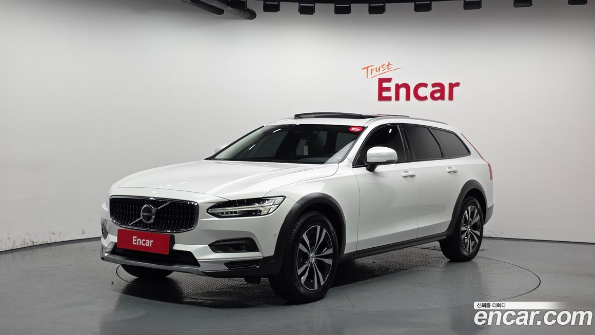 Volvo V90 2025