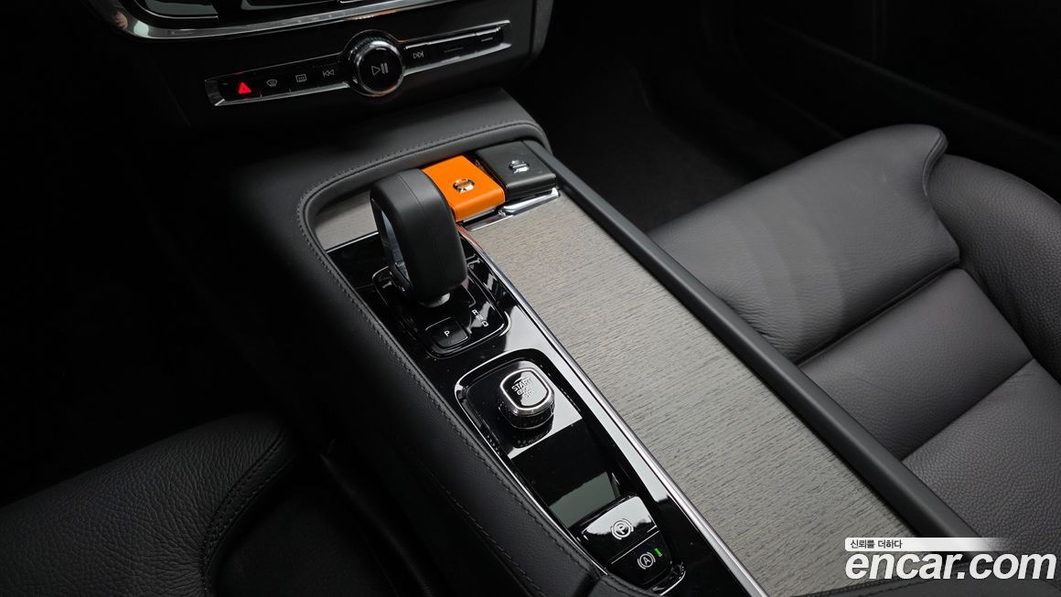 Volvo V90 2025