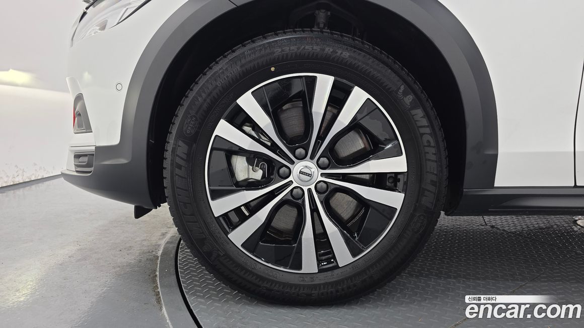 Volvo V90 2025