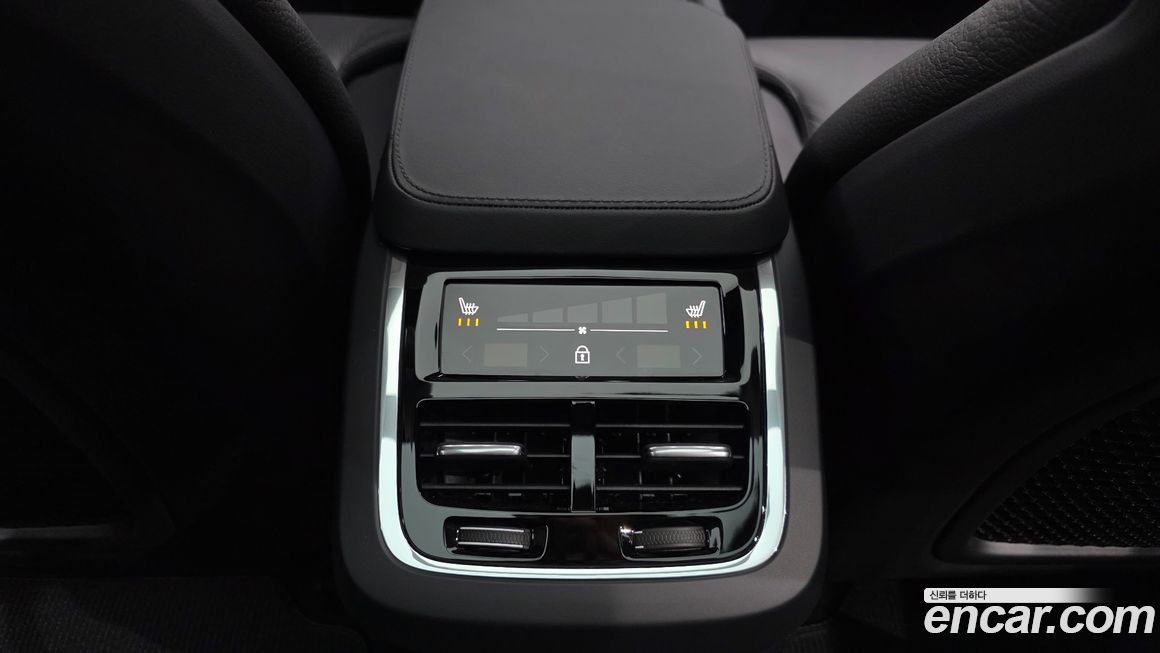 Volvo V90 2025