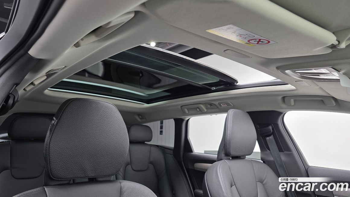 Volvo V90 2025