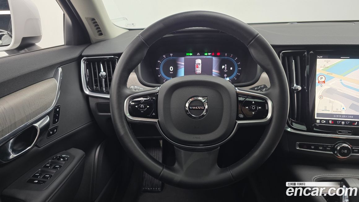 Volvo V90 2025