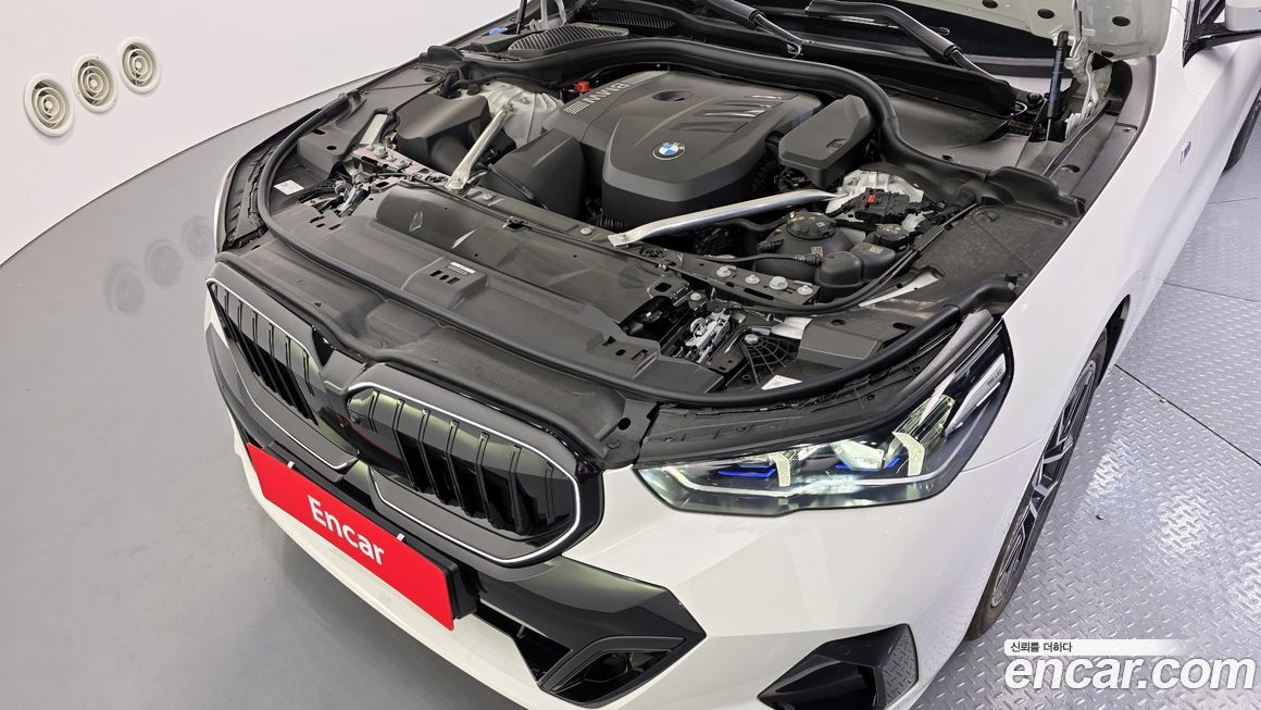 BMW 5-Series 2025