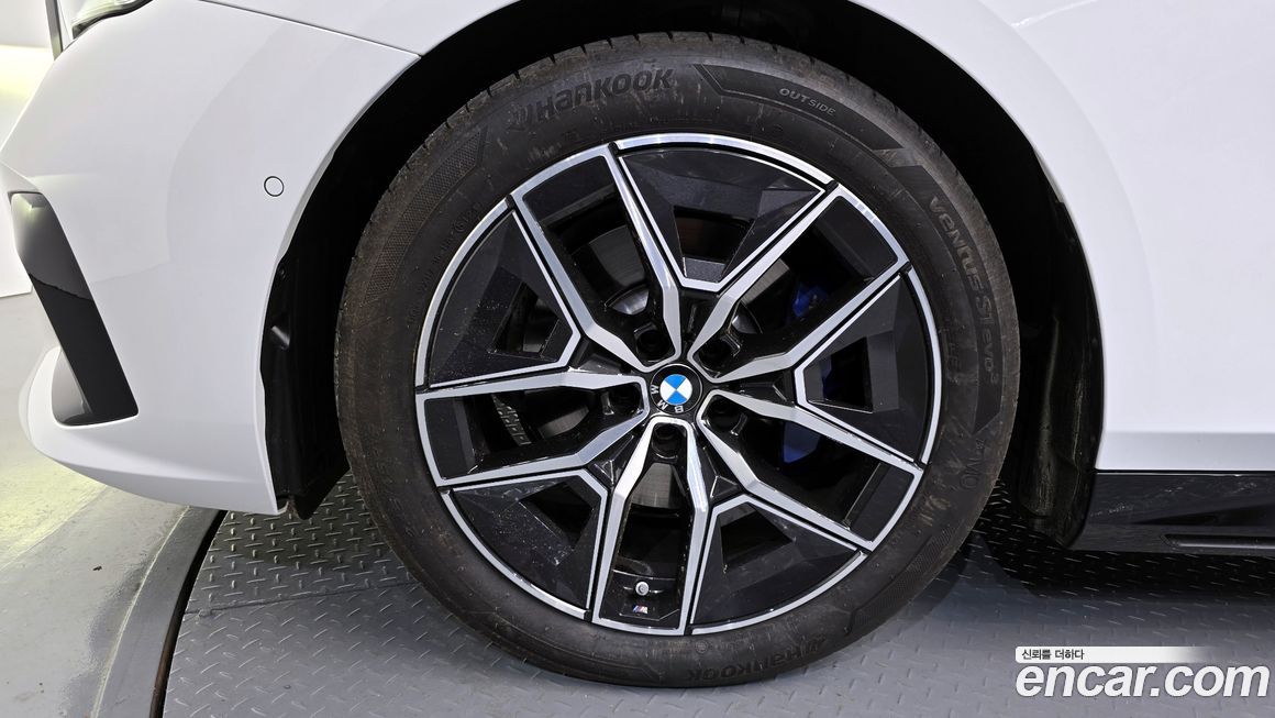 BMW 5-Series 2025