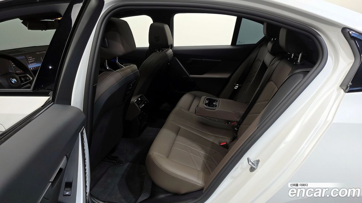 BMW 5-Series 2025